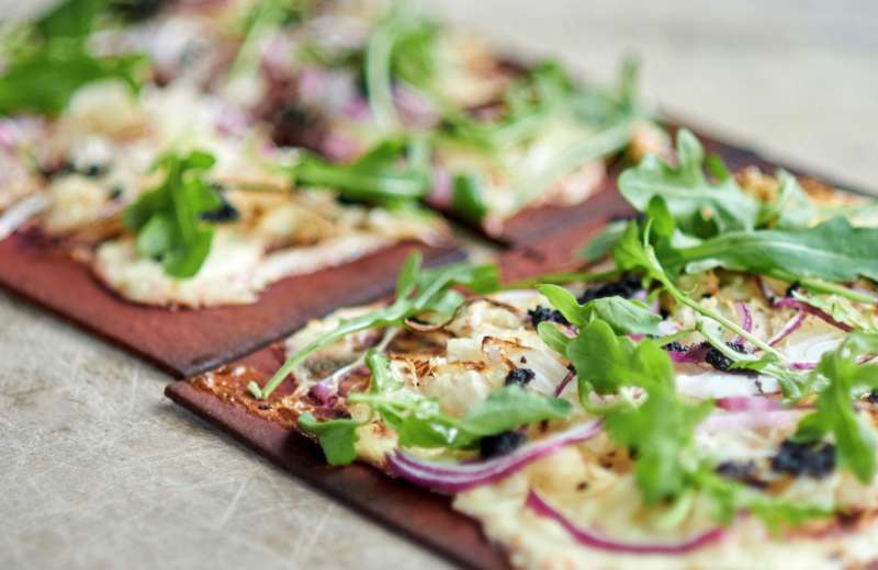 Pizza piadina wrap met zuurkool en truffeltappenade, een verrassende combinatie!